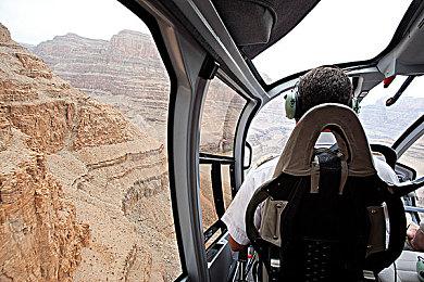 模拟经营游戏《双点校园》 现已在Steam正式发售